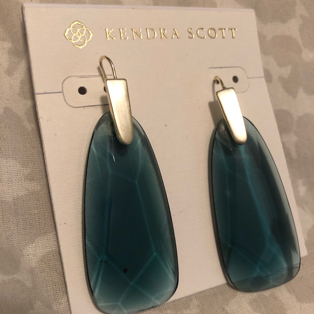 Drop crystal earring